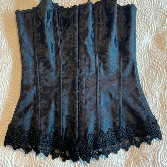 NWOT! Frederick’s of Hollywood Corset Set - Picture 4 of 8